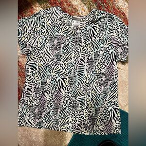 Scrub star women’s geometric medium nursing scrub top!